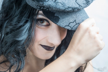 Marga-con-gorra